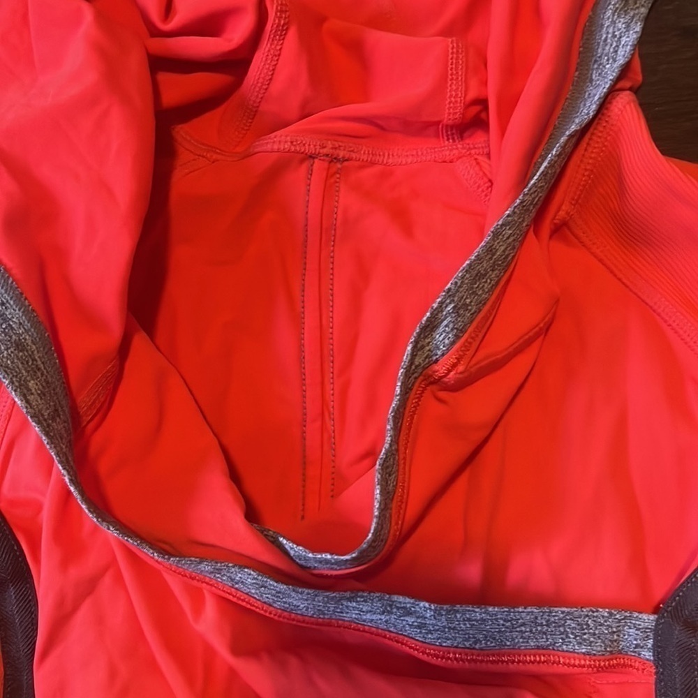 Lululemon Run For Your Life Long Sleeve Running Pullover Ponytail Hole Size 2 - Picture 3 of 5